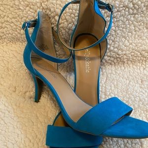 Kelly & Katie turquoise suede heels 3”